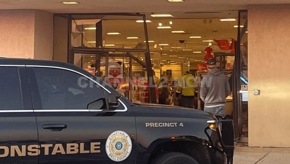 Killeen, TX – A police pursuit that began in Belton ended in tragedy at the Killeen Mall on Saturday, December 21, 2024.