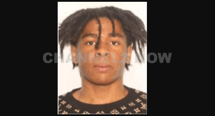 Cincinnati, OH – 18-year-old Dewey Curtis was fatally shot, and another individual was injured in a drive-by shooting in West Price Hill on Tuesday night, according to the Cincinnati Police Department.Officers responded to reports of gunfire in the 900 block of Seibel Lane, near Covedale Avenue, at approximately 9:00 p.m. Upon arrival, they discovered two victims suffering from gunshot wounds.