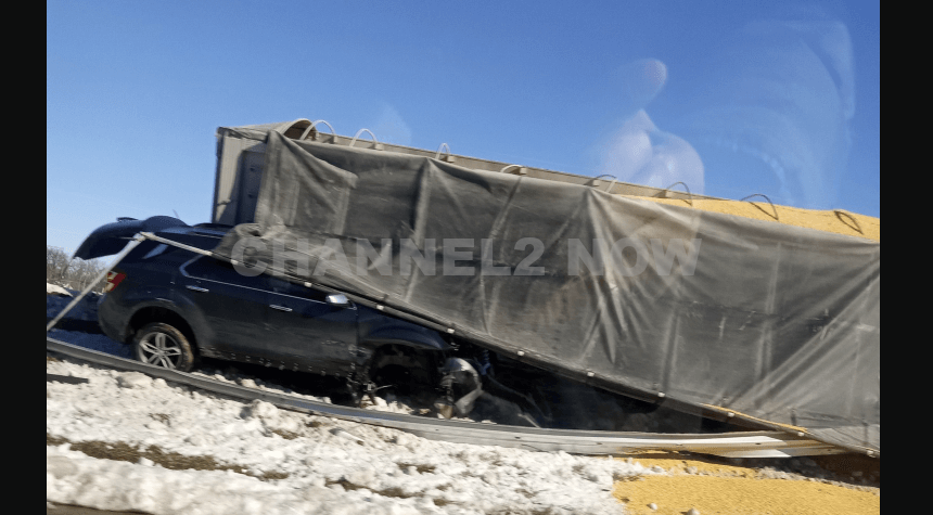 ST. LOUIS COUNTY, MO – A multi-vehicle accident has occurred on Eastbound I-70 between Goodfellow Boulevard and Jennings Station Road, causing significant traffic disruptions and prompting an emergency response.