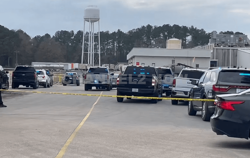 MOSELLE, MS – The Jones County Sheriff’s Department (JCSD) is actively responding to an active shooter situation at Southern Hens in Moselle, Mississippi. Authorities confirmed that the incident is unfolding at the Southern Hens poultry processing facility, located at 329 Moselle-Seminary Road.