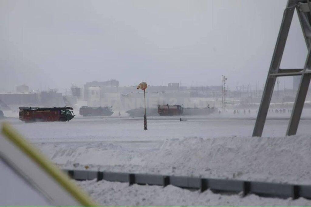 Authorities are responding to a reported plane crash at Toronto Pearson International Airport, according to Peel Regional Police. 

Initial reports indicate that a Delta Airlines CRJ-900, operating as Delta Flight 4819 from Minneapolis-Saint Paul International Airport (MSP) to Toronto (YYZ), was involved in the incident.