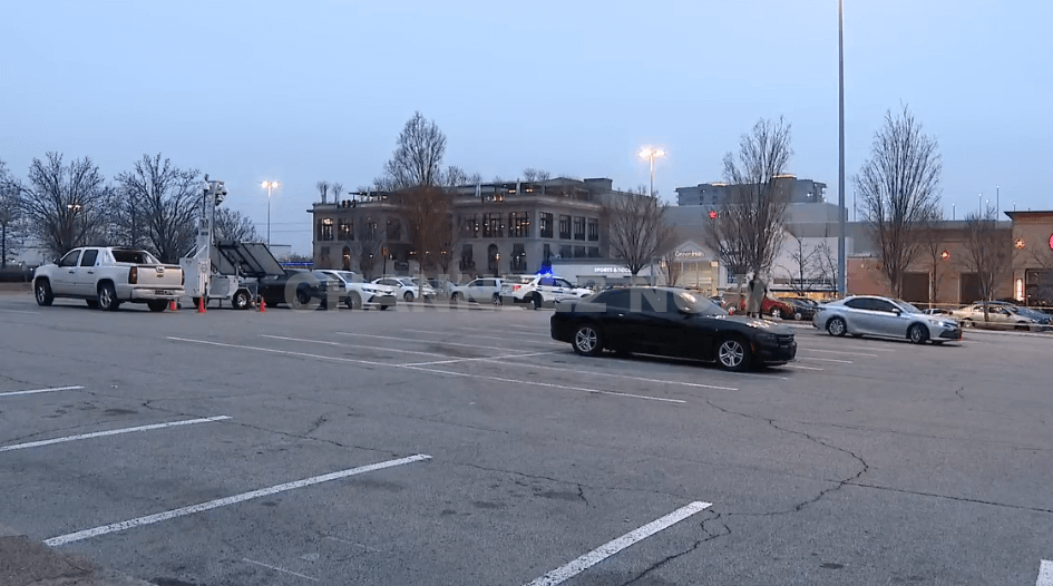 BERRY HILL, TN — An attempted robbery in the parking lot of Green Hills Mall escalated into a fatal shooting and a subsequent crash on Interstate 65, leaving one person dead and causing significant traffic disruptions.