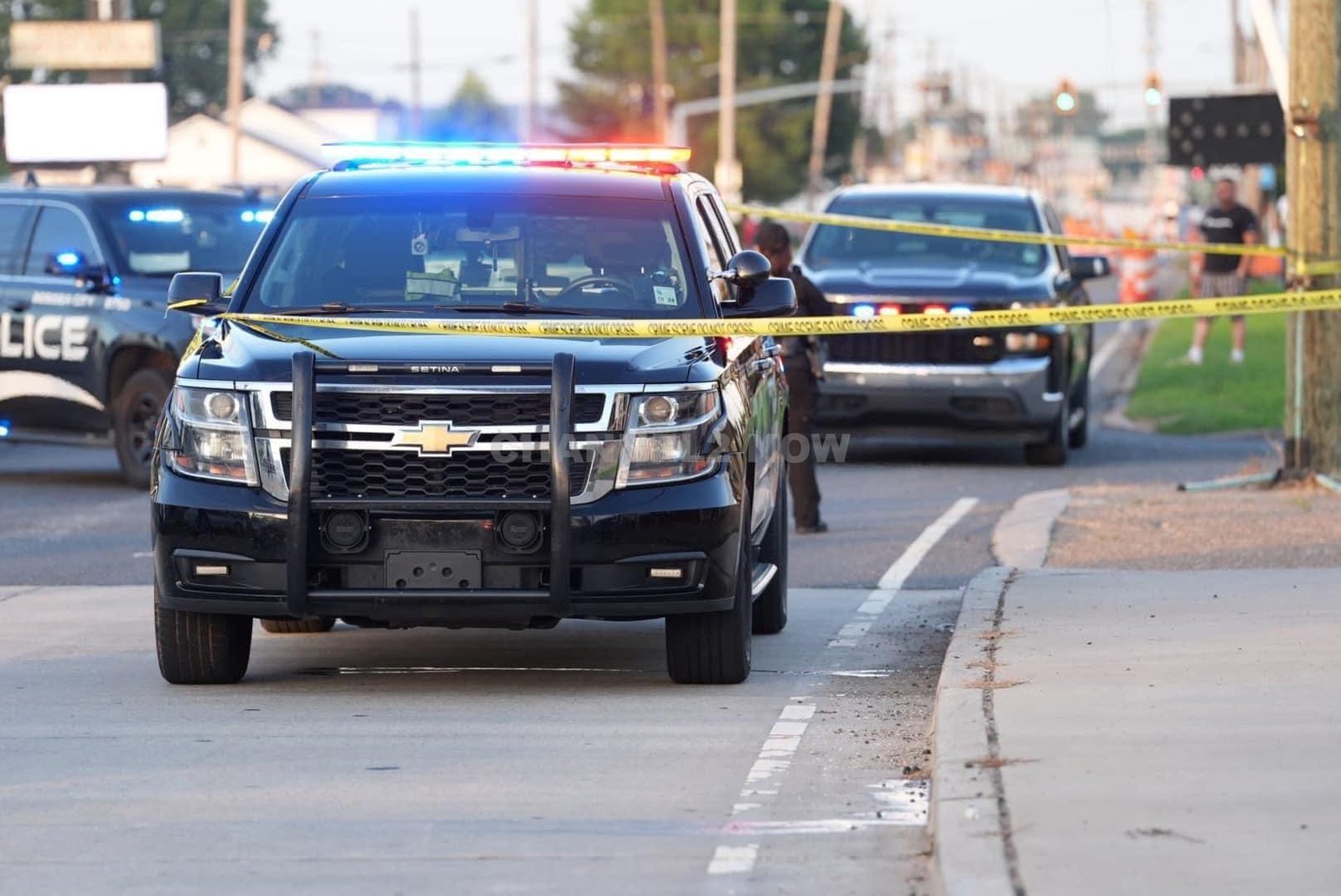 BOSSIER CITY, LA — Authorities are investigating a fatal officer-involved shooting that occurred early this morning, leaving one person deceased. The incident took place just before 5:00 a.m. at the Southern Living Mobile Home Park.