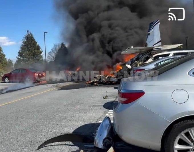 Plane crashes into retirement community near Lancaster Airport. Small plane crashes in Lancaster County. Small plane crashes in Manheim Township, multiple injuries reported
