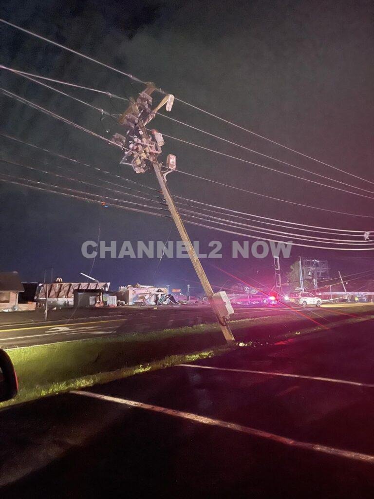 SOMERSET, KY — A mass casualty incident has been declared in Somerset, Kentucky, after a powerful tornado tore through the southern part of the city late Monday evening, causing widespread destruction and confirmed injuries.