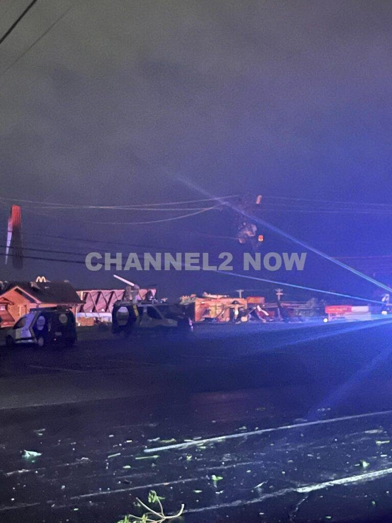 SOMERSET, KY — A mass casualty incident has been declared in Somerset, Kentucky, after a powerful tornado tore through the southern part of the city late Monday evening, causing widespread destruction and confirmed injuries.