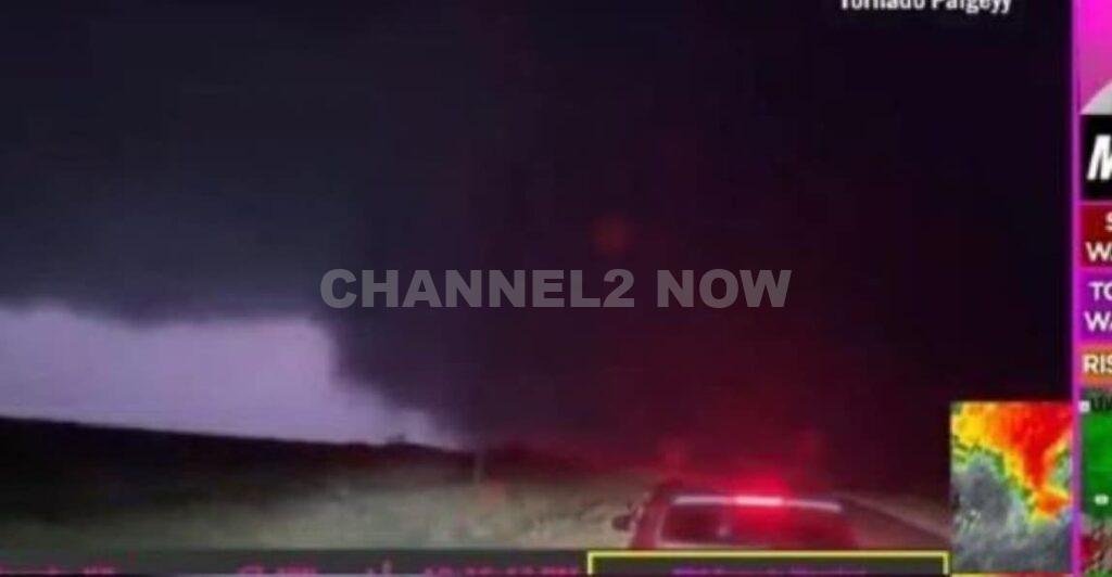 Large and extremely dangerous tornado on the ground near Greensburg, Kansas