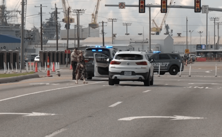 1 person dead in shooting at Mississippi shipyard that builds Navy vessels, officials say