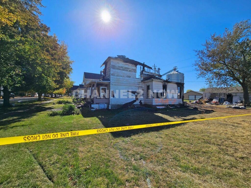MILFORD, ILLINOIS — Authorities are investigating a fatal house fire in Milford, Illinois, that claimed the life of 37-year-old Ashley Tucker, a mother and grandmother, who had recently sought protection from her ex-boyfriend amid escalating threats and harassment.
According to investigators, the tragic incident occurred on the night of October 16, when Tucker’s home became engulfed in flames shortly after she received a series of menacing text messages from her ex-boyfriend — despite a no-contact order being in place. One of the messages reportedly warned, “You are going to burn in hell.”