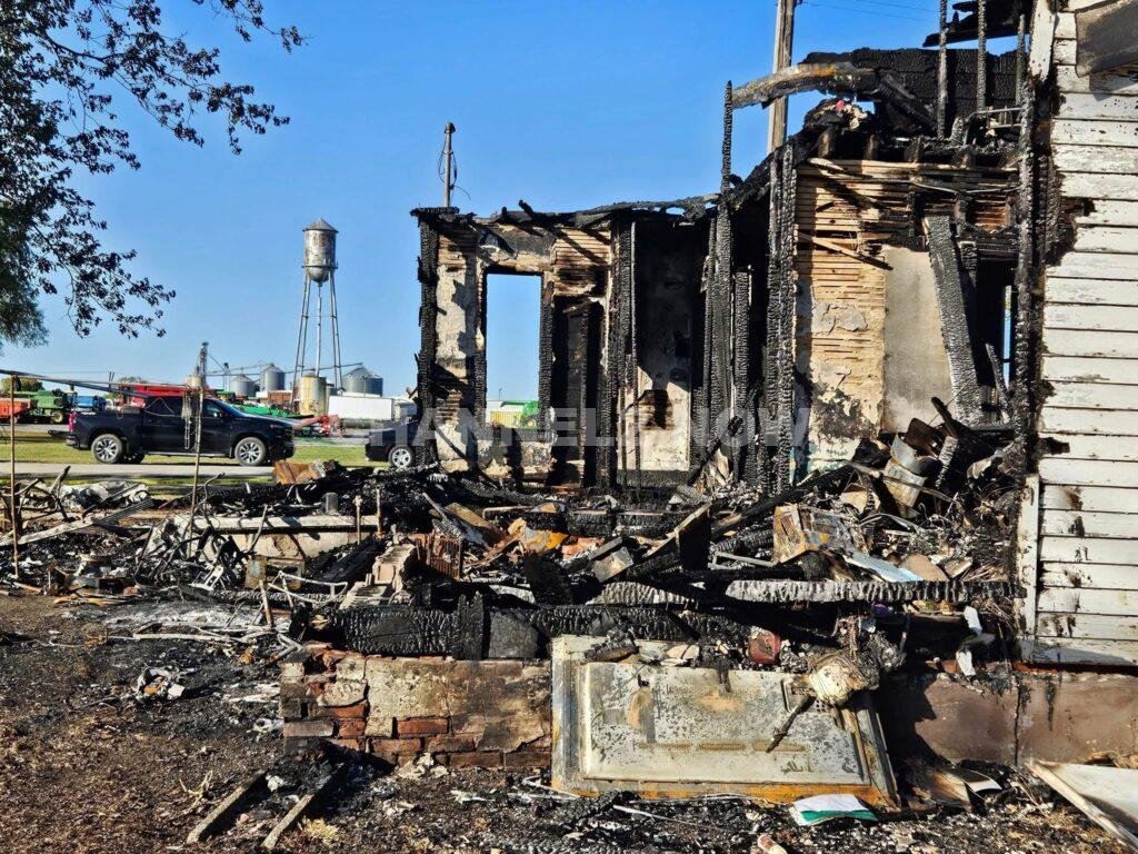 MILFORD, ILLINOIS — Authorities are investigating a fatal house fire in Milford, Illinois, that claimed the life of 37-year-old Ashley Tucker, a mother and grandmother, who had recently sought protection from her ex-boyfriend amid escalating threats and harassment.
According to investigators, the tragic incident occurred on the night of October 16, when Tucker’s home became engulfed in flames shortly after she received a series of menacing text messages from her ex-boyfriend — despite a no-contact order being in place. One of the messages reportedly warned, “You are going to burn in hell.”
