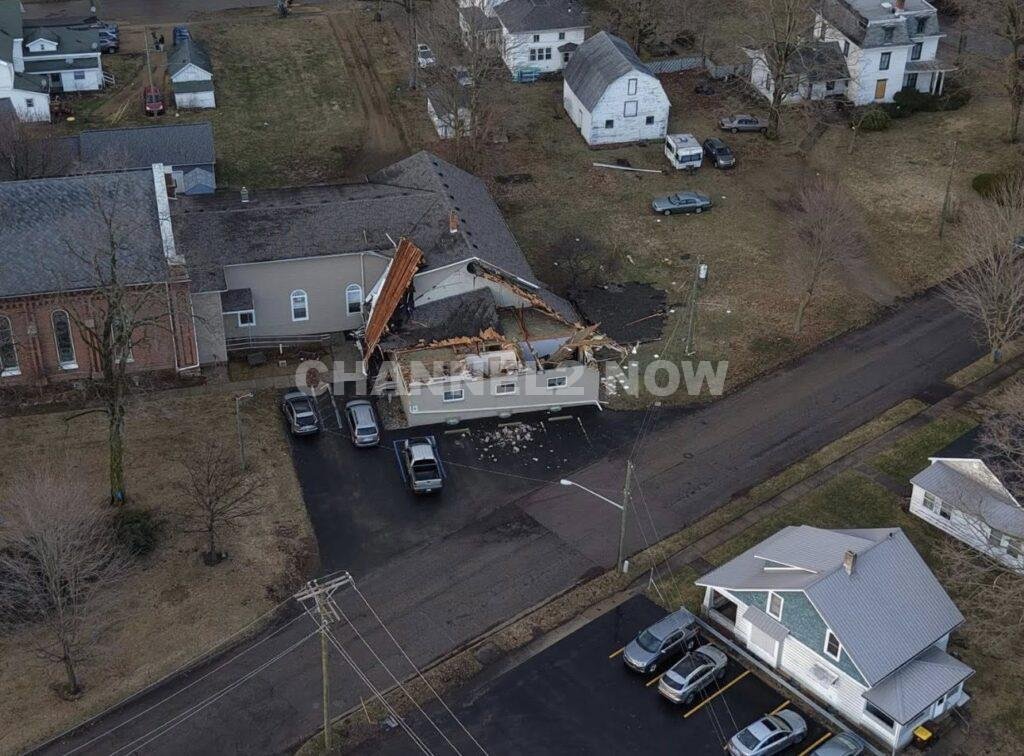 Injuries reported in Branch, Cass and Saint Joseph County as severe weather and possible tornadoes hit southwest Michigan earlier today, officials say.
Michigan Storm Chasers reported multiple fatalities from a tornado in Union City.